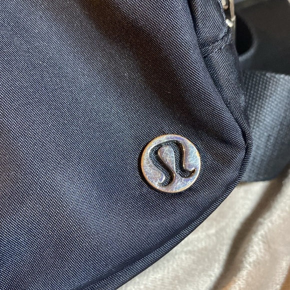 Lululemon Everywhere Black Belt Bag L1 - Picture 11 of 12